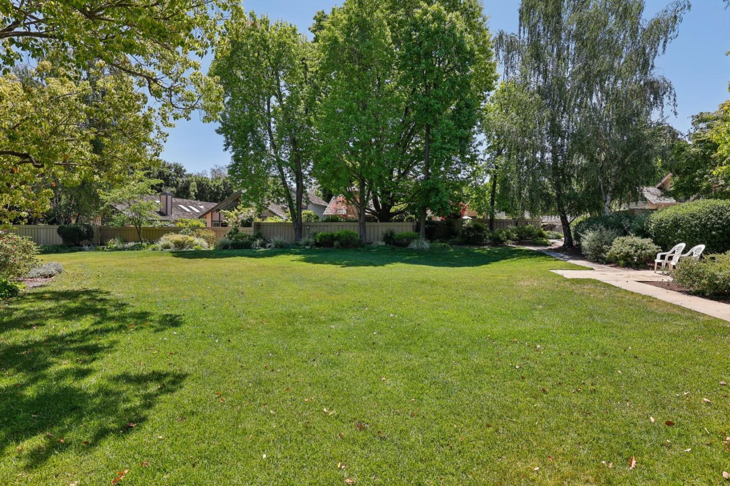 10060 Scenic BLVD