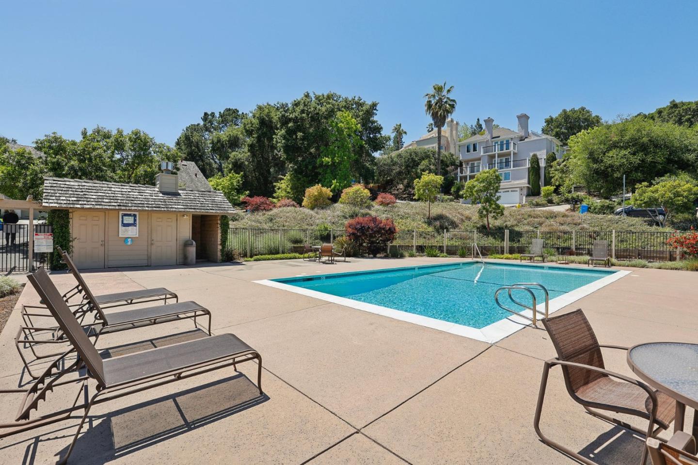 10060 Scenic BLVD