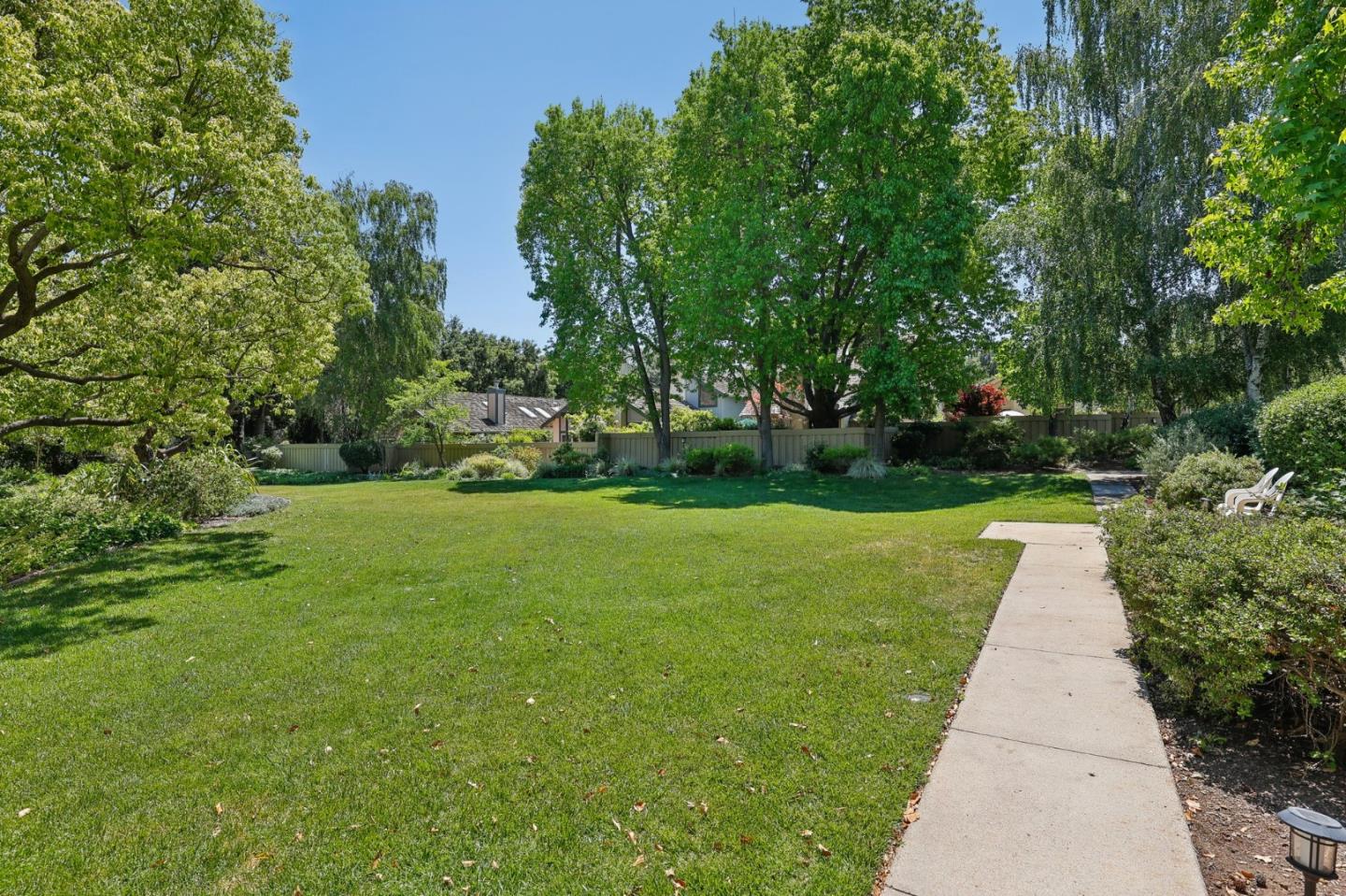 10060 Scenic BLVD