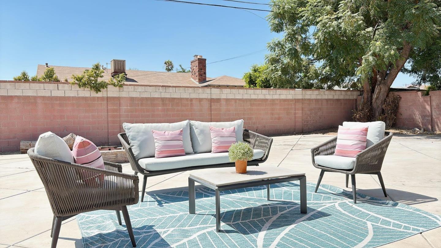 924 N Encina AVE