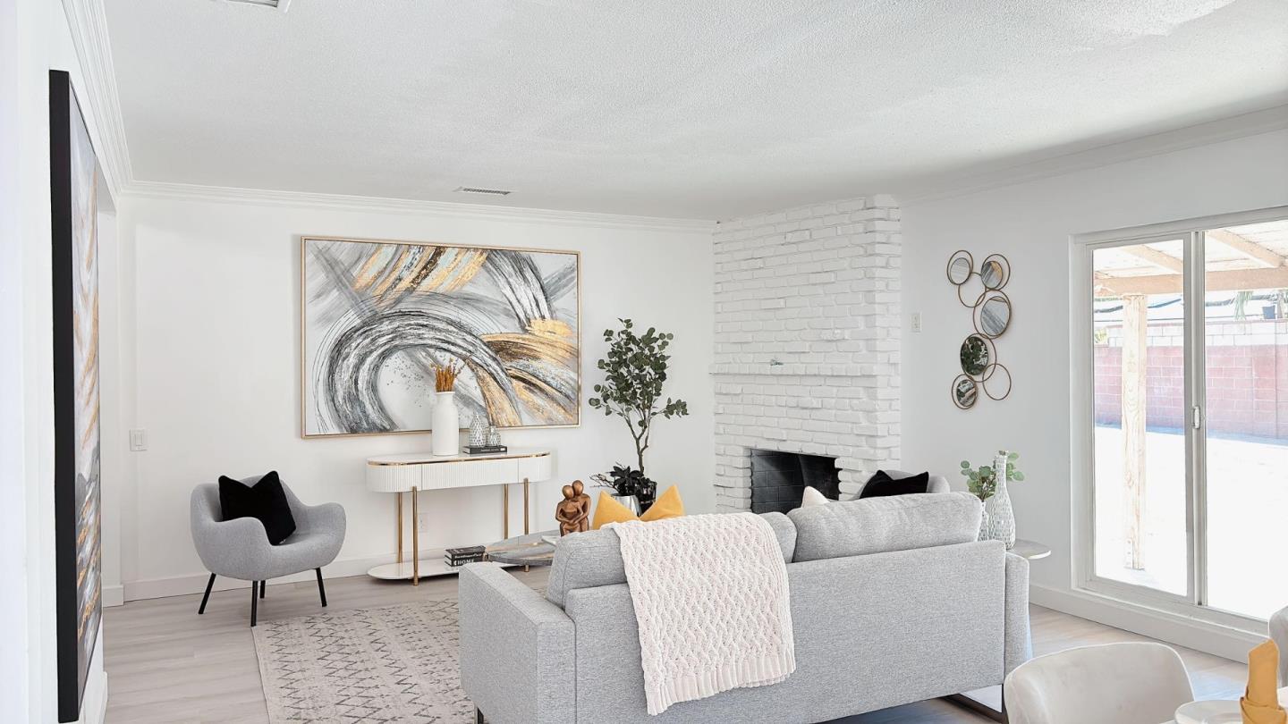 924 N Encina AVE