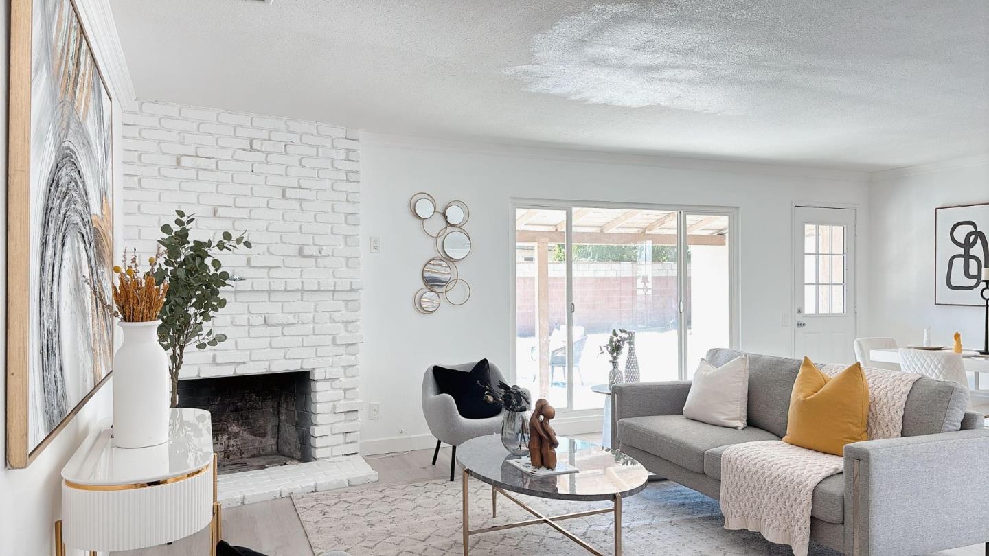 924 N Encina AVE