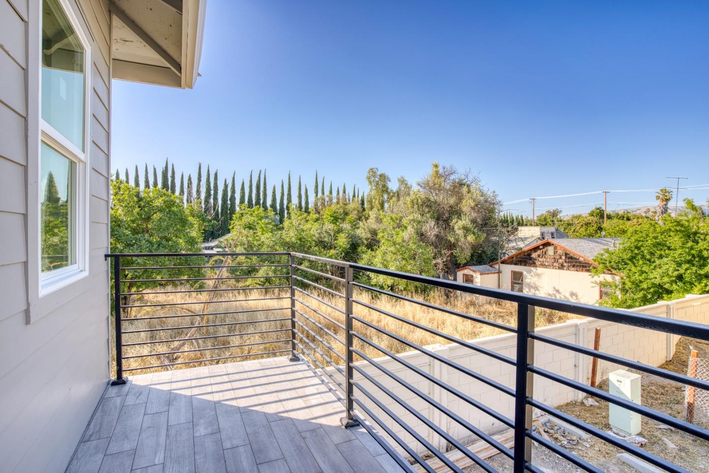 857 Connie LN