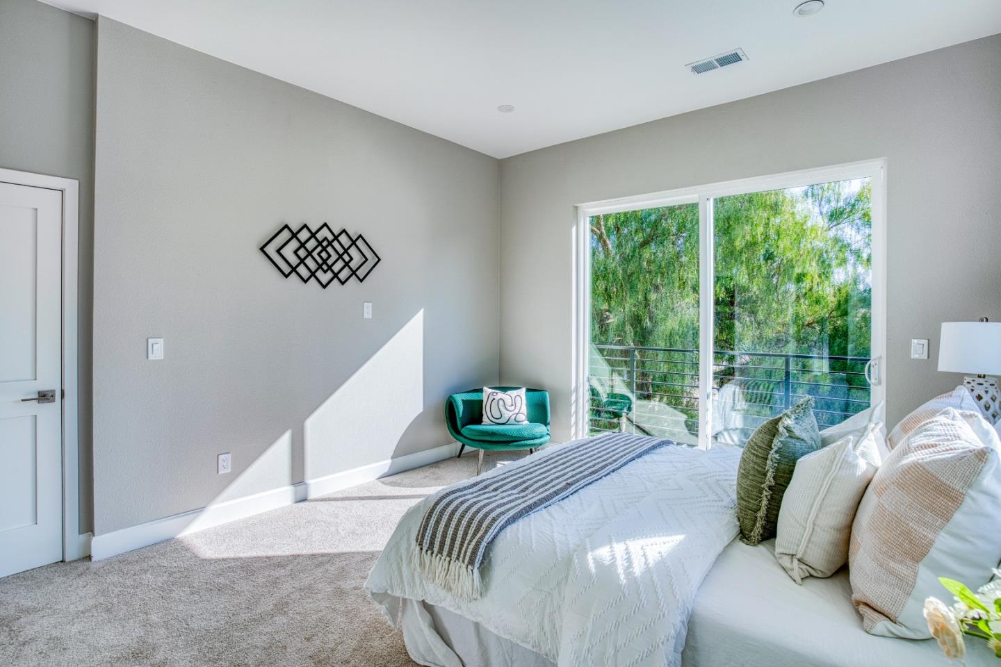 885 Connie LN