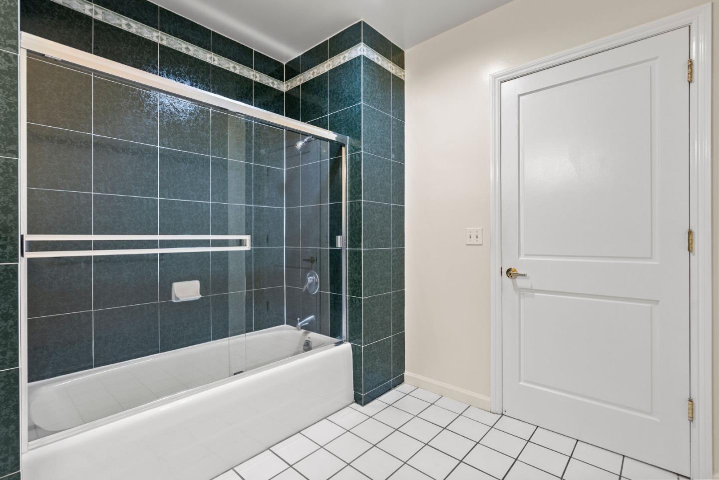 200 Sheridan AVE 307