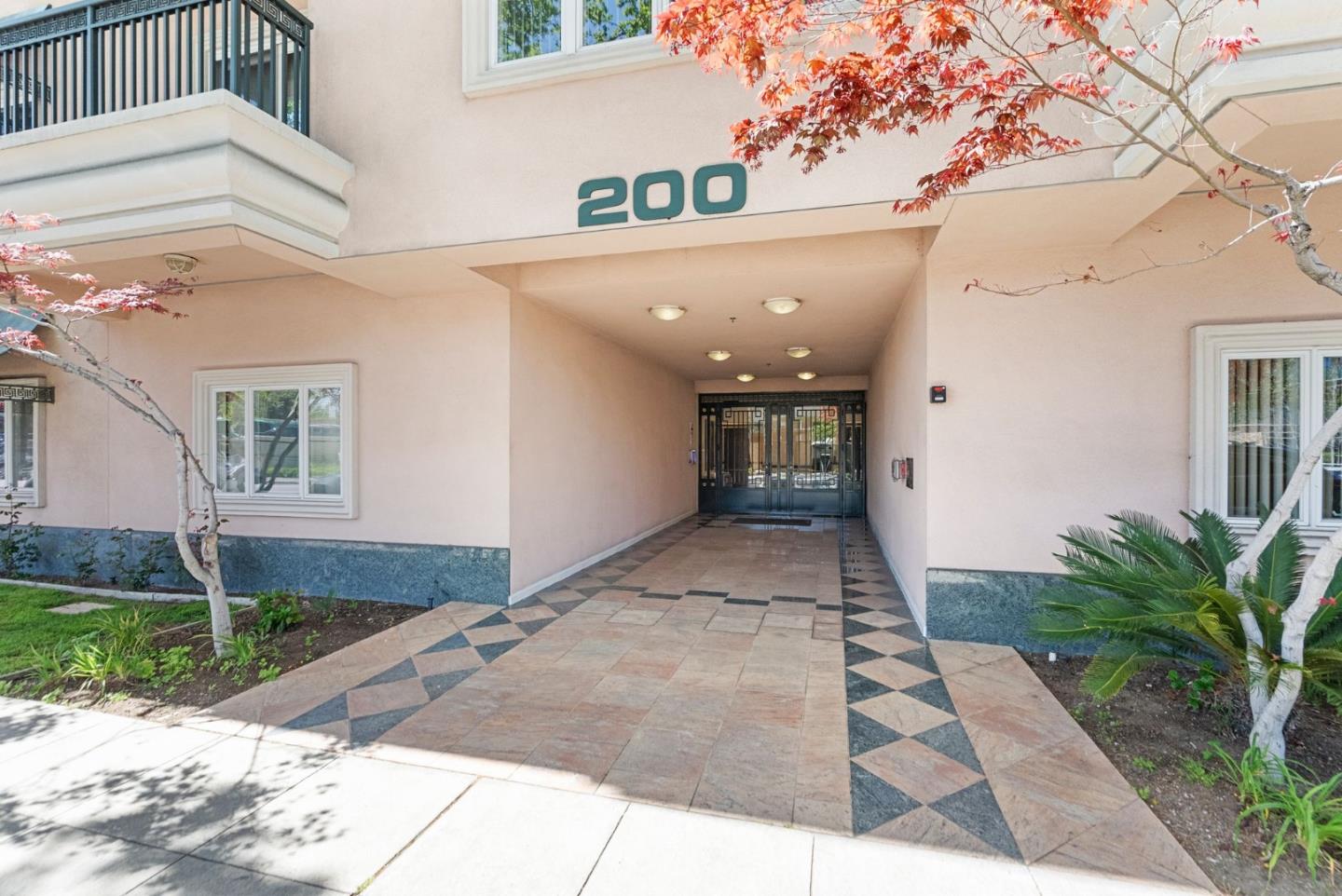 200 Sheridan Ave. 303