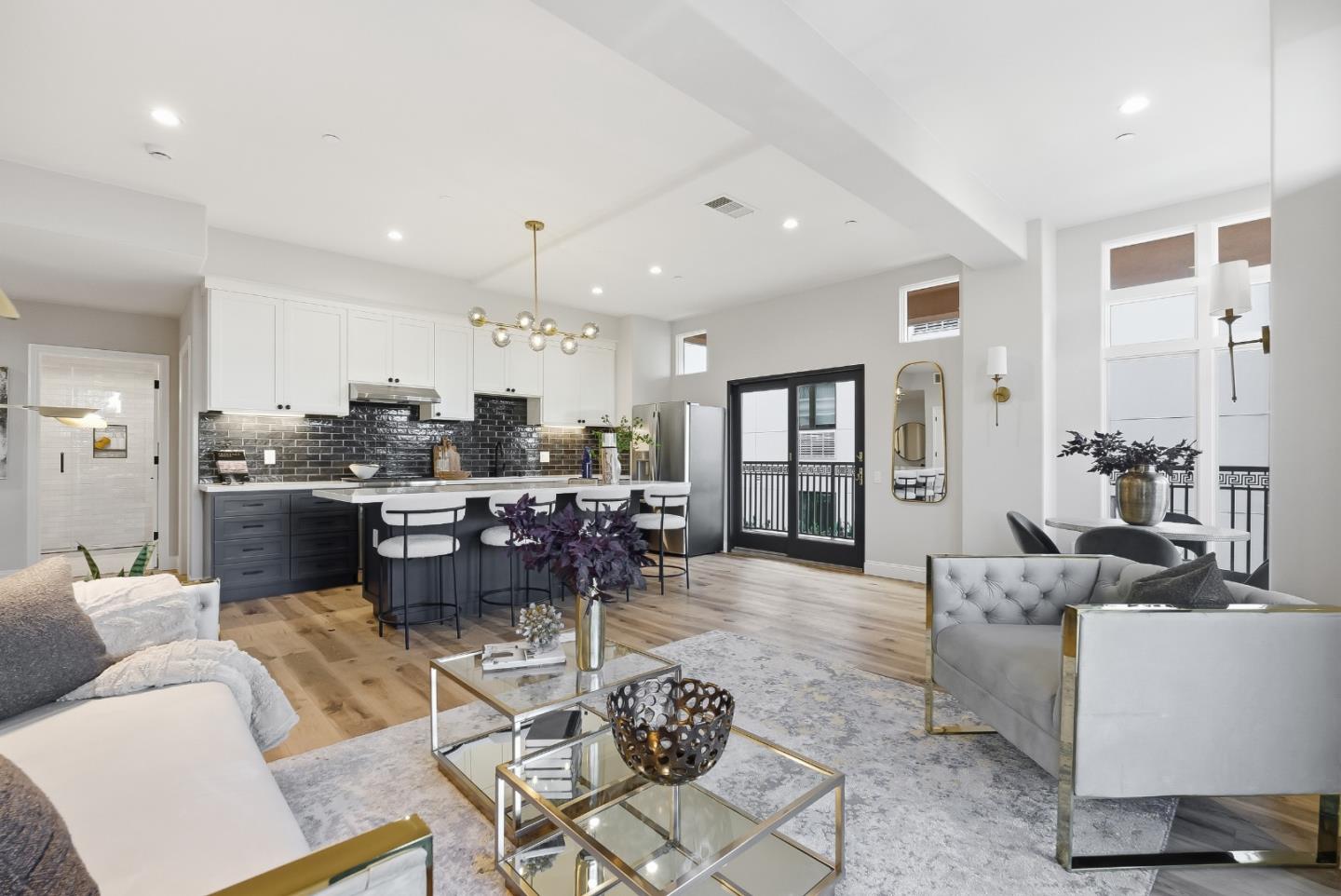 200 Sheridan Avenue 305