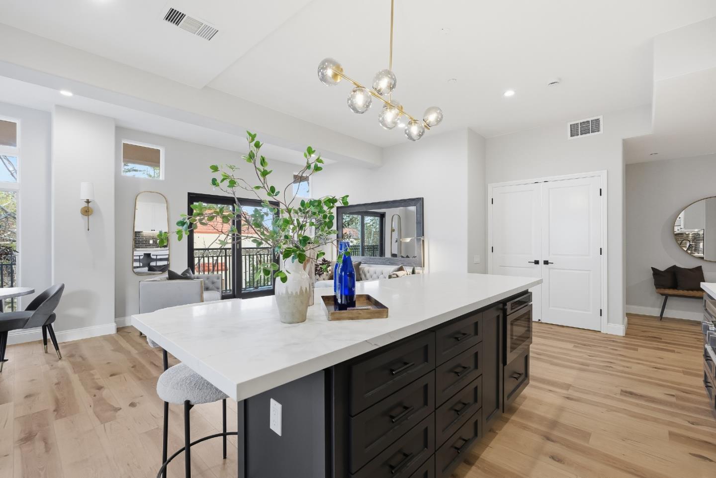 200 Sheridan Avenue 305