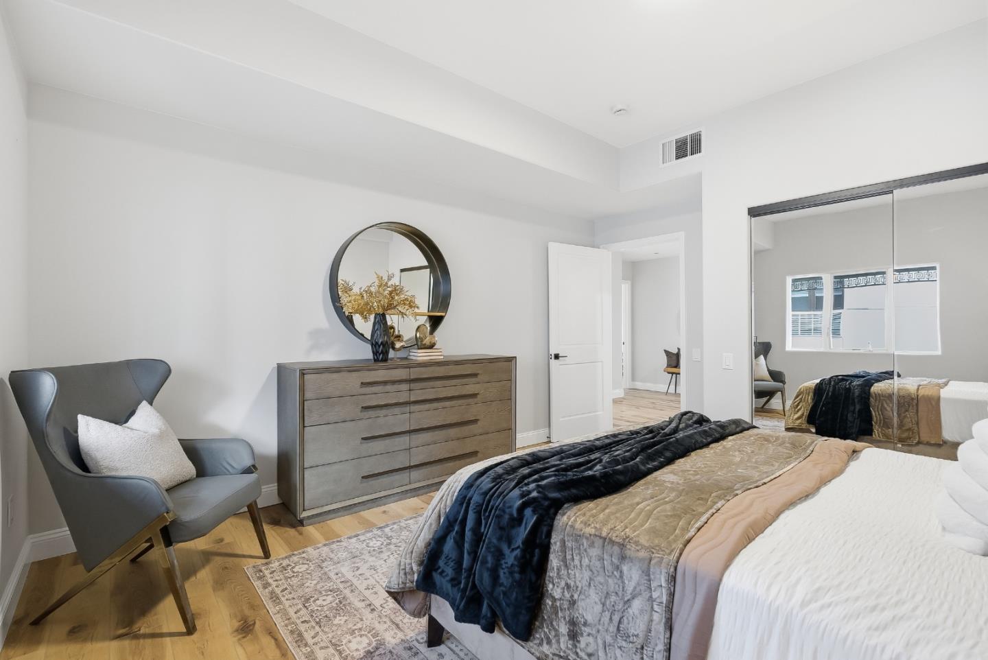 200 Sheridan Avenue 305