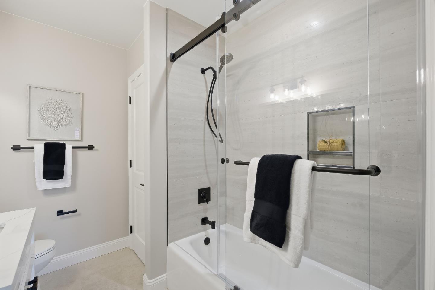 200 Sheridan Avenue 305