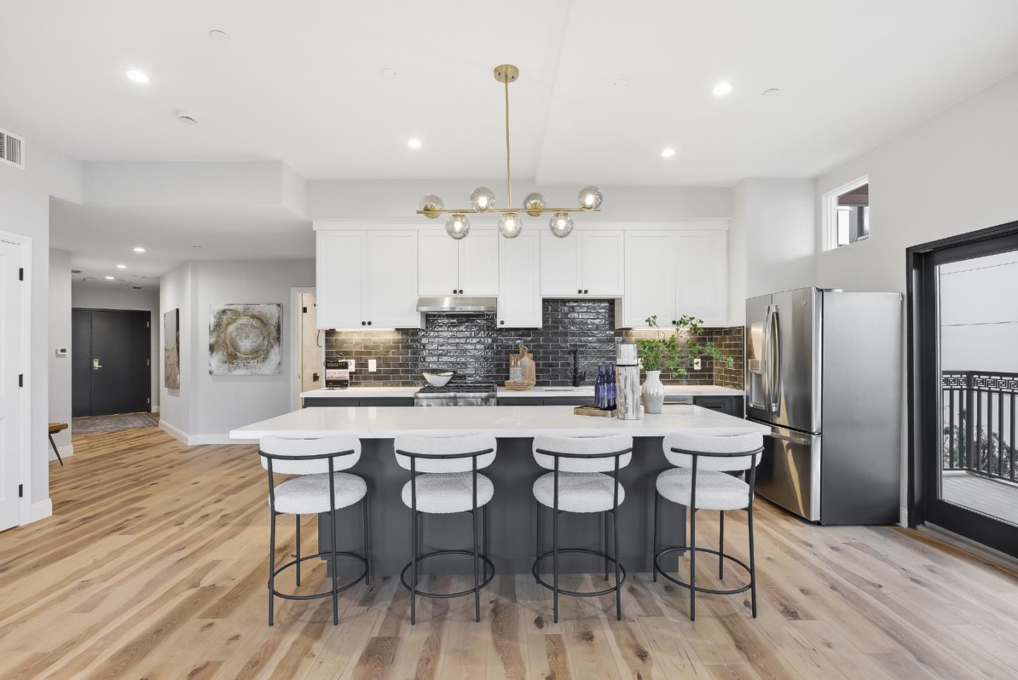 200 Sheridan Avenue 305