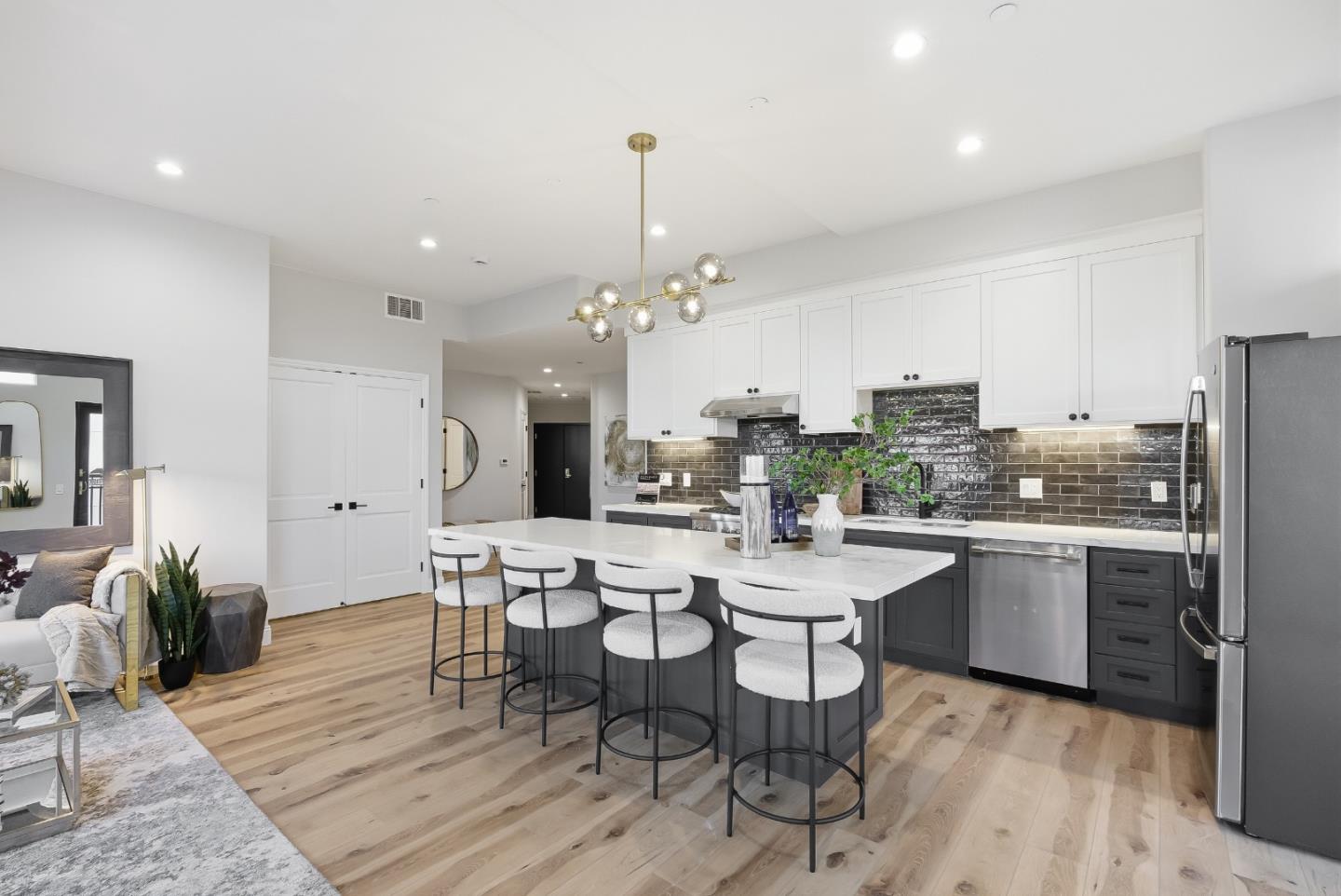 200 Sheridan Avenue 305