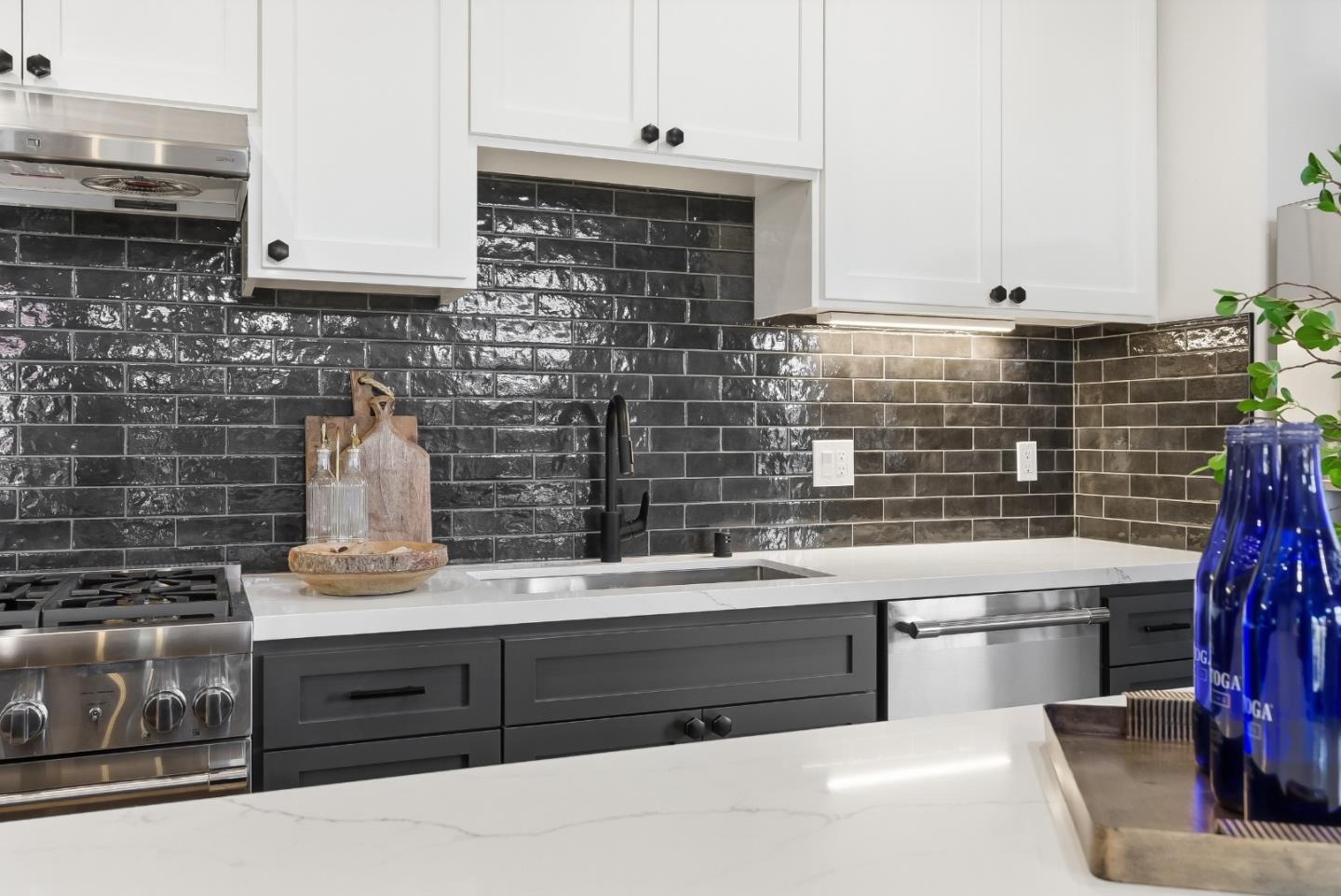 200 Sheridan Avenue 305