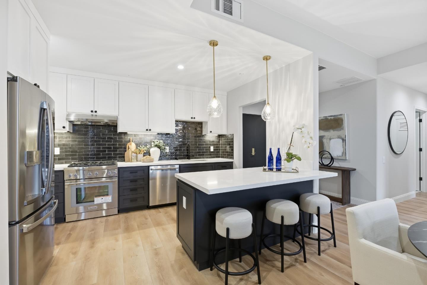 200 Sheridan Avenue 306