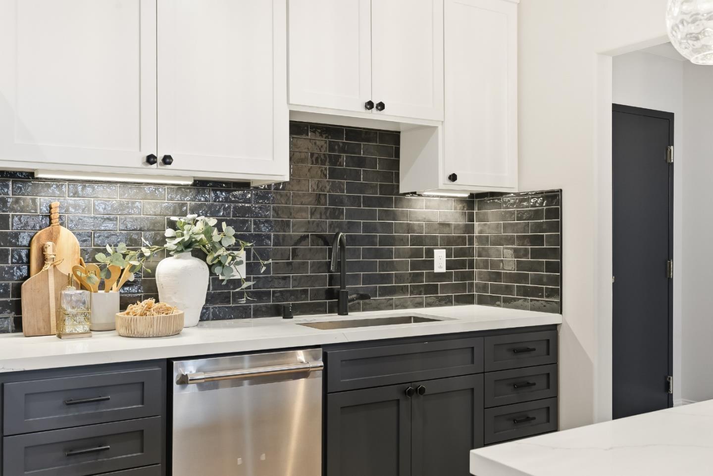 200 Sheridan Avenue 306