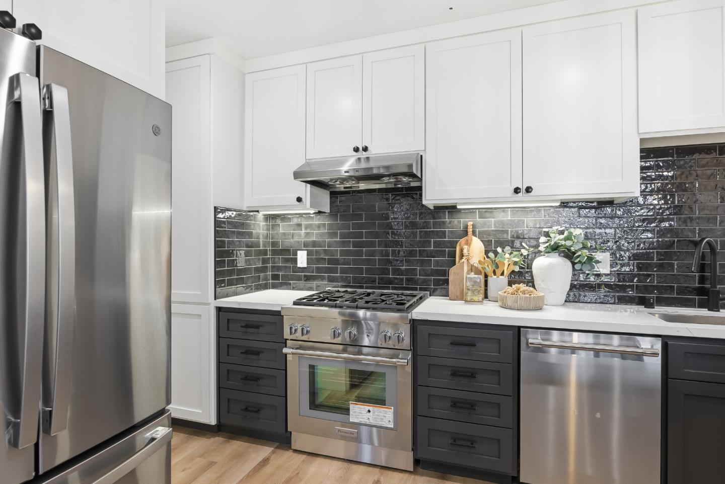 200 Sheridan Avenue 306