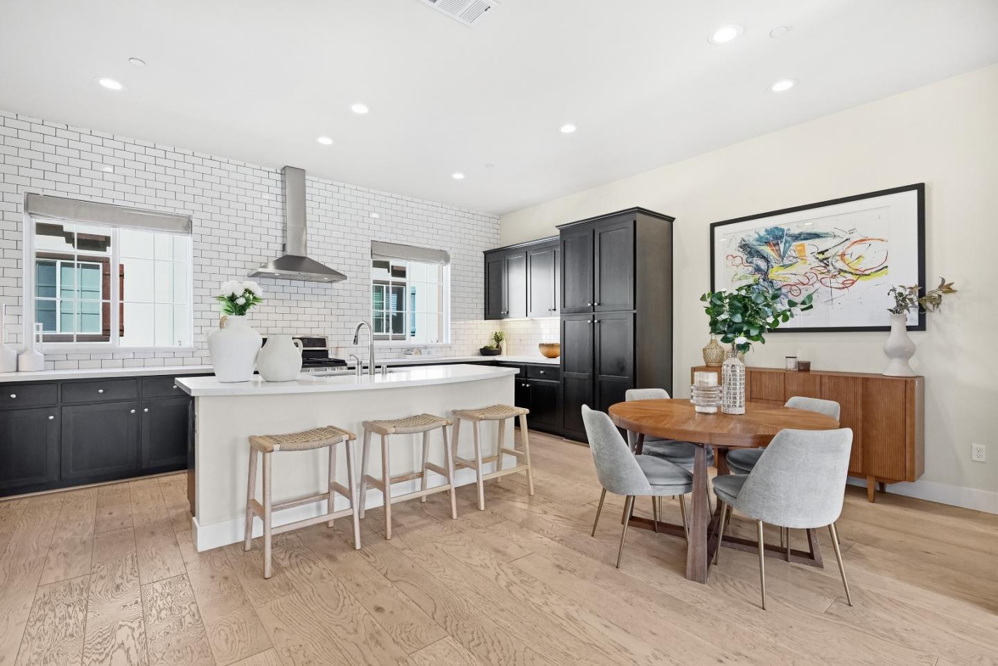 759 East Evelyn Avenue