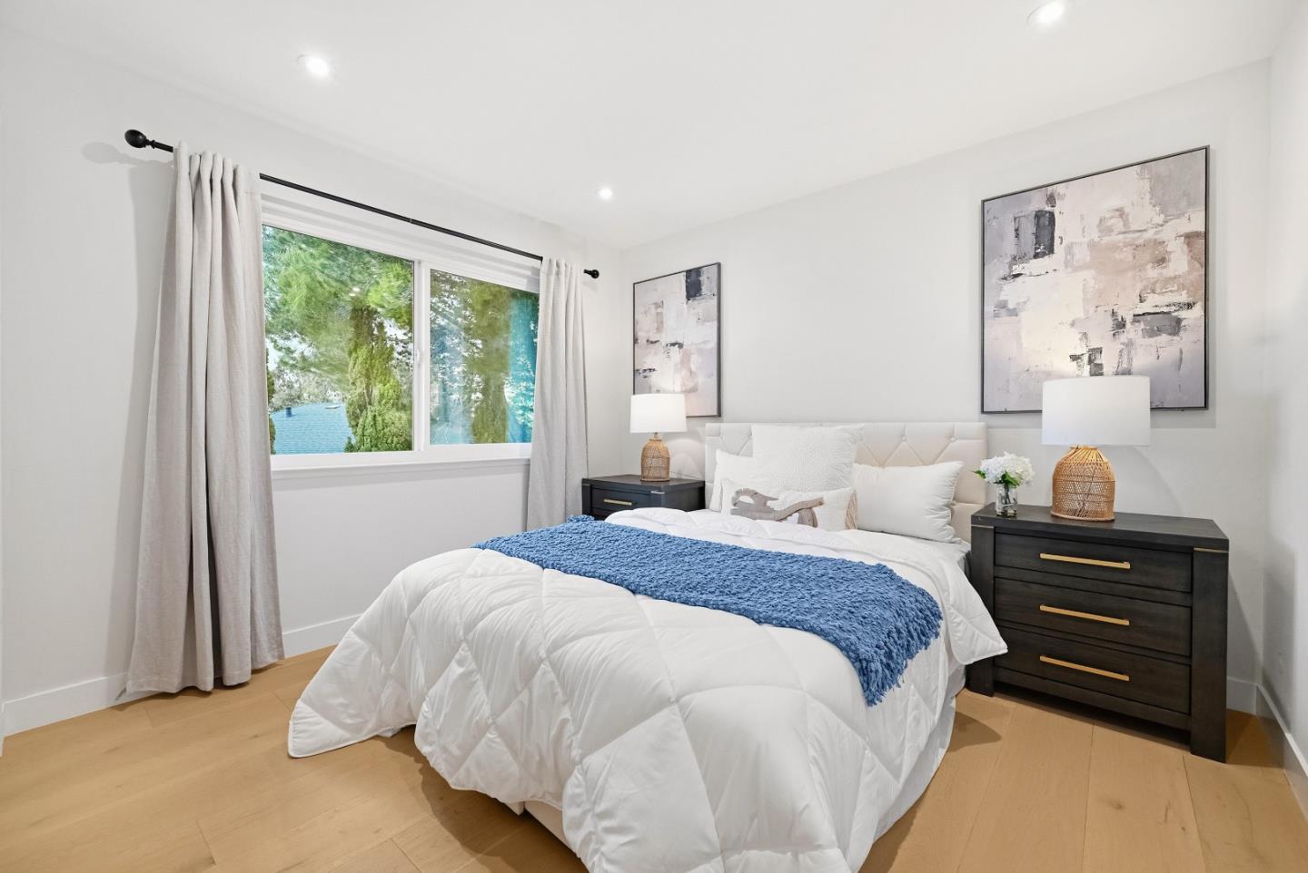 27947 Edgecliff Way