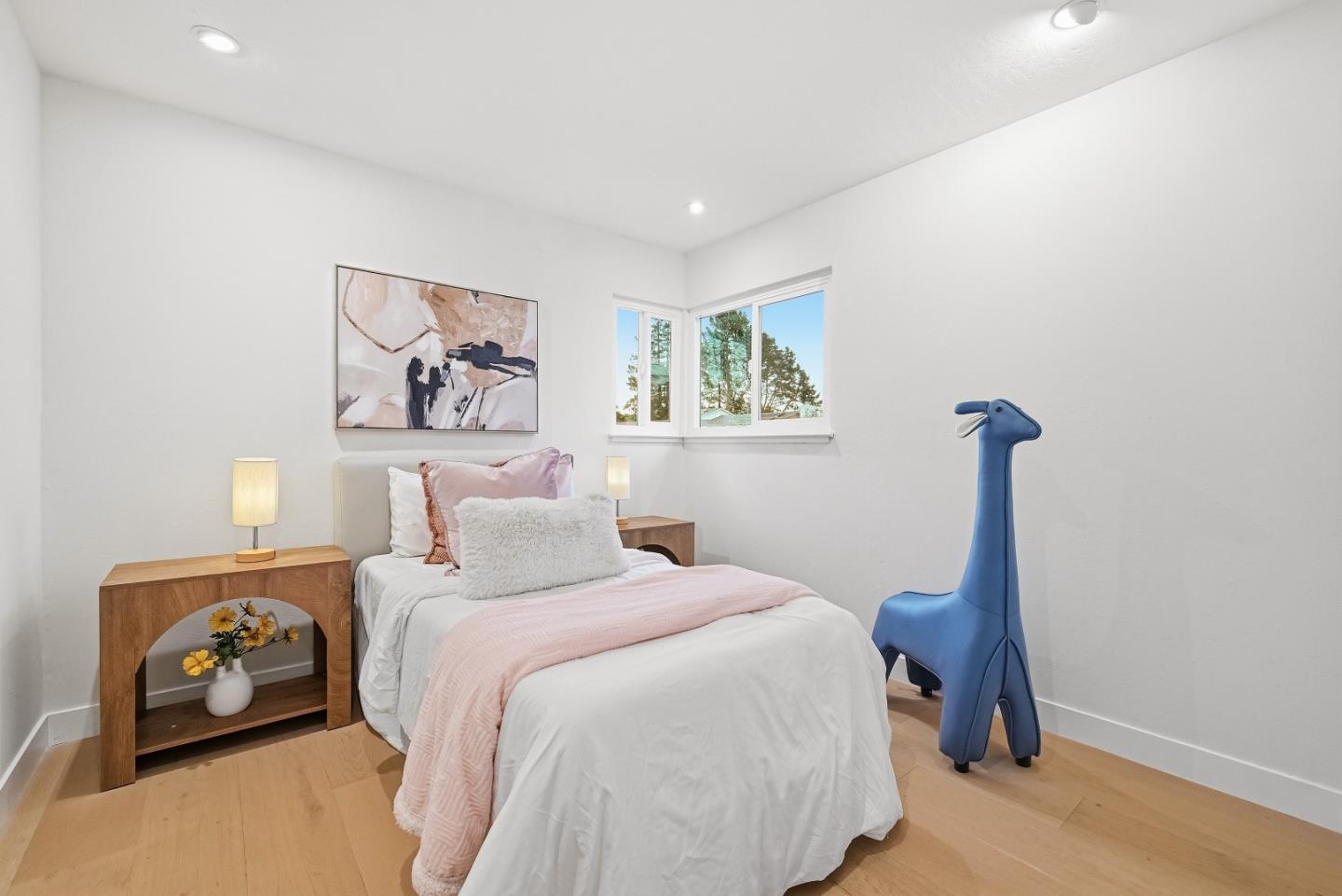 27947 Edgecliff Way