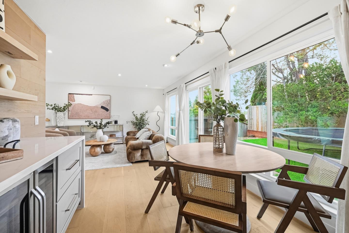 27947 Edgecliff Way
