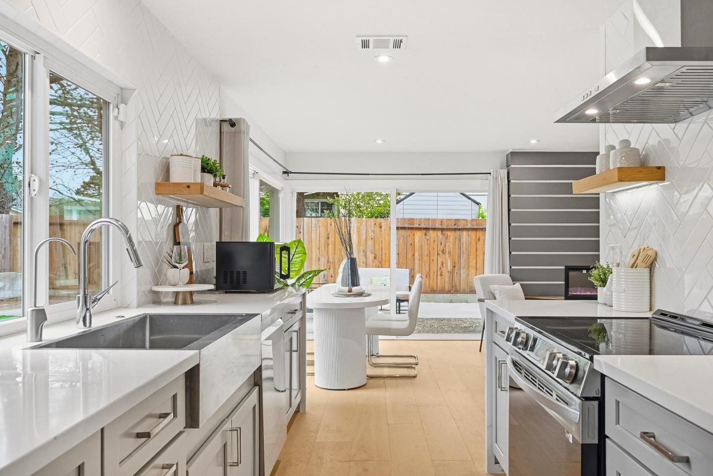 27947 Edgecliff Way