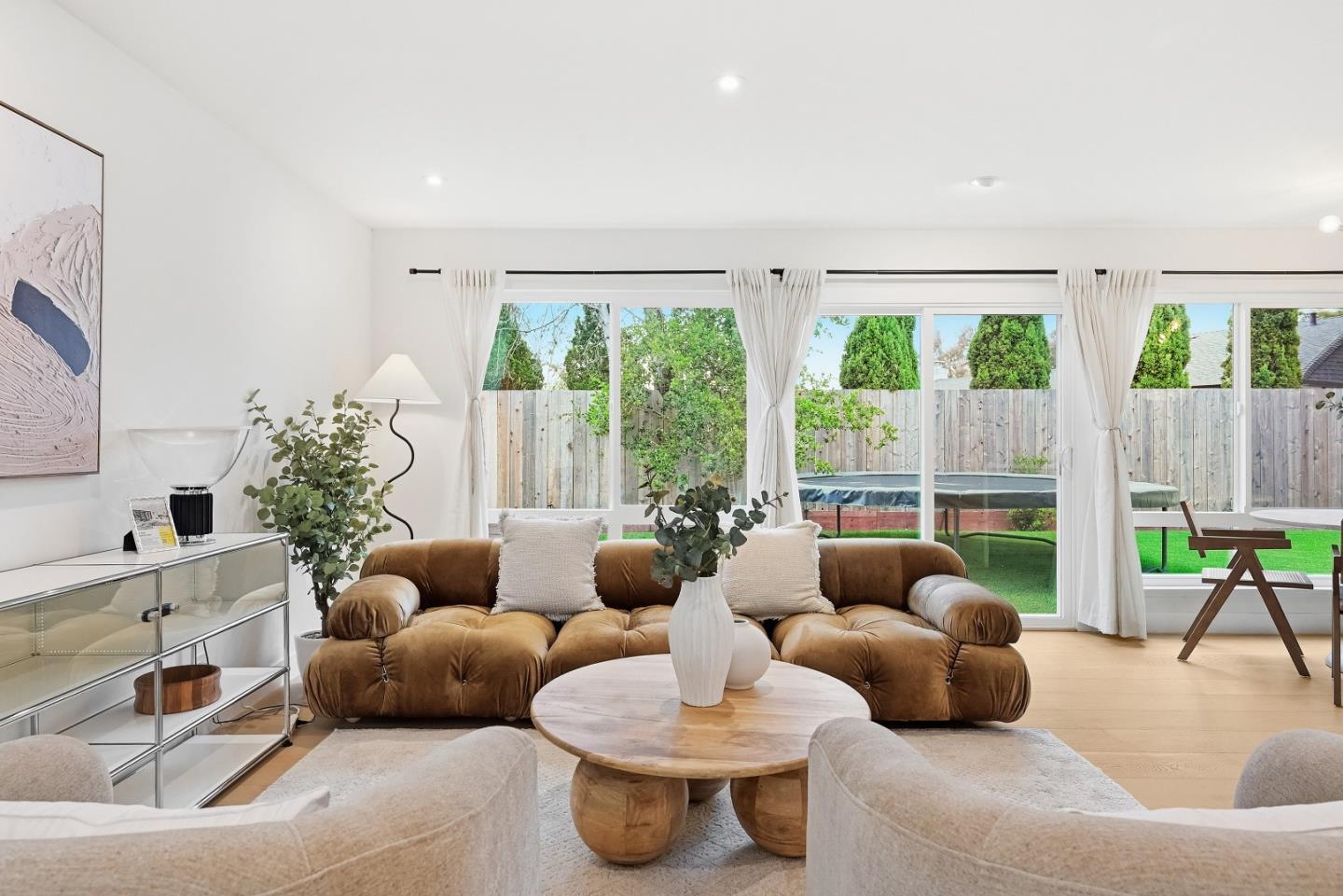 27947 Edgecliff Way