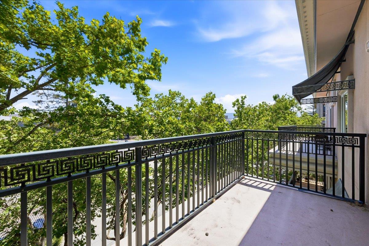 200 Sheridan Avenue 408