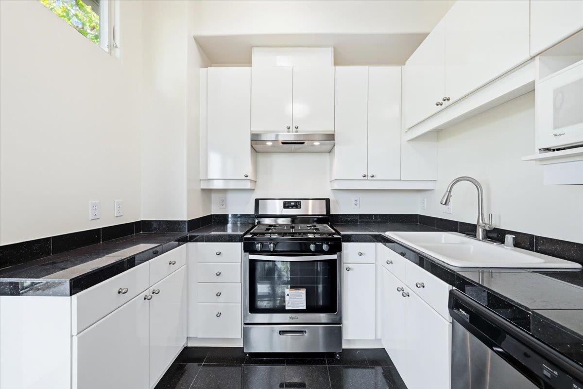 200 Sheridan Avenue 407