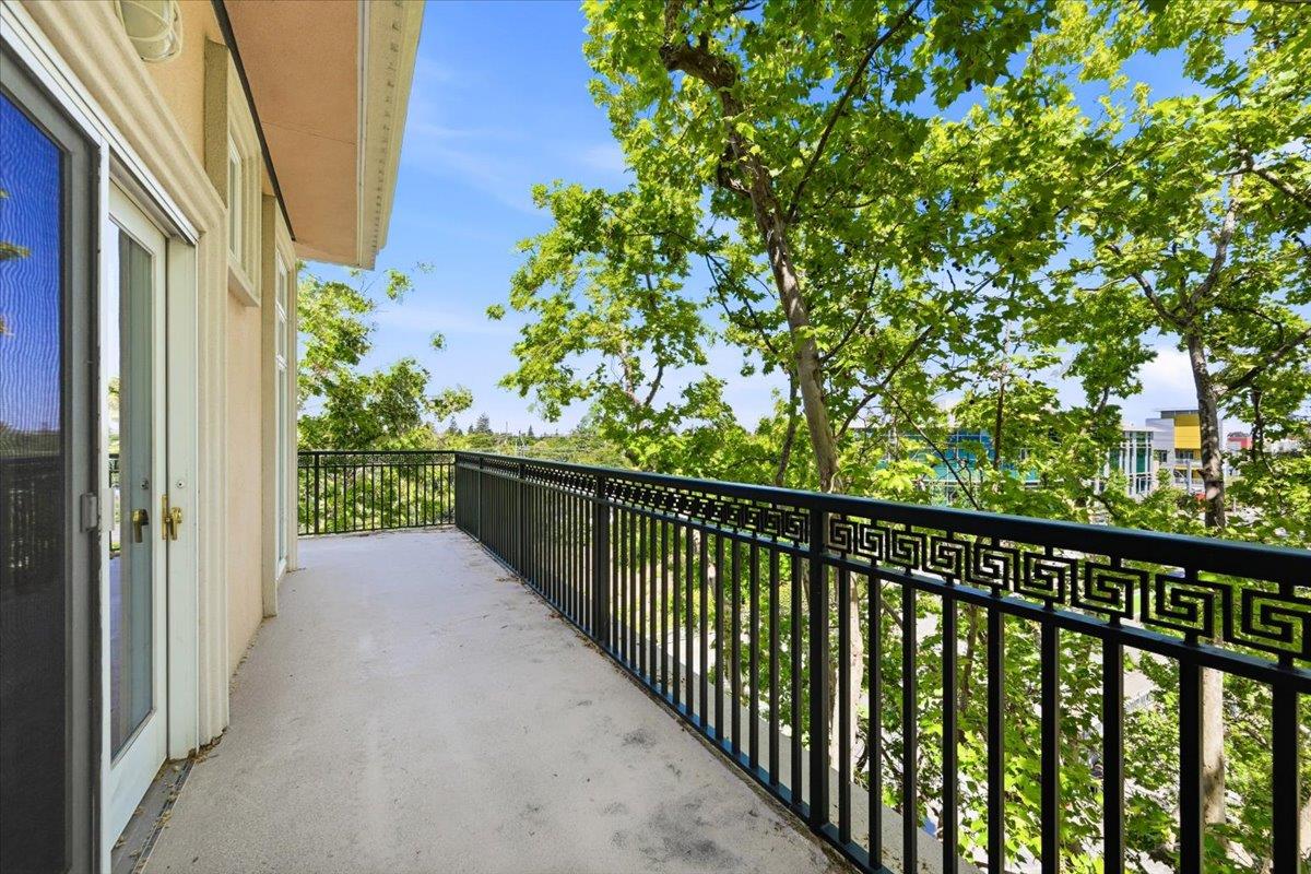 200 Sheridan Avenue 407