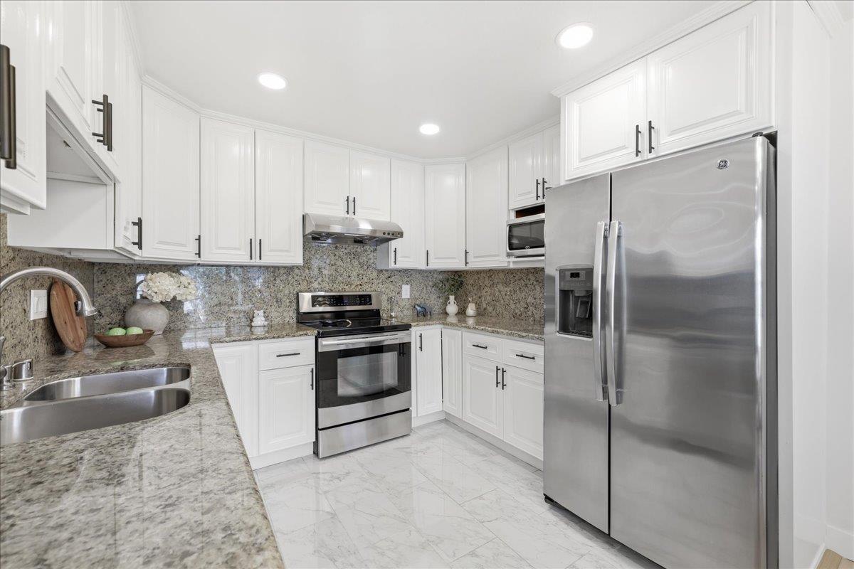 2298 Meadowgate WAY