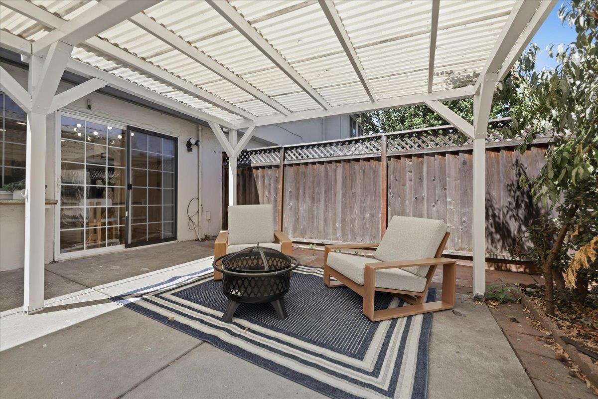 2298 Meadowgate WAY