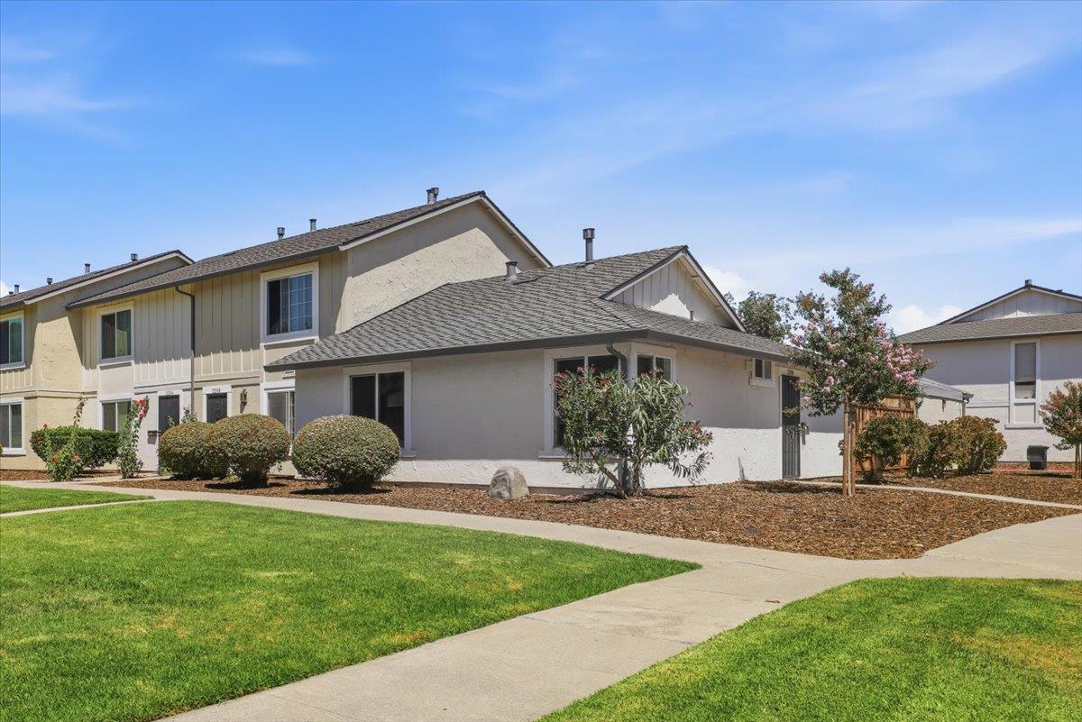 2298 Meadowgate WAY