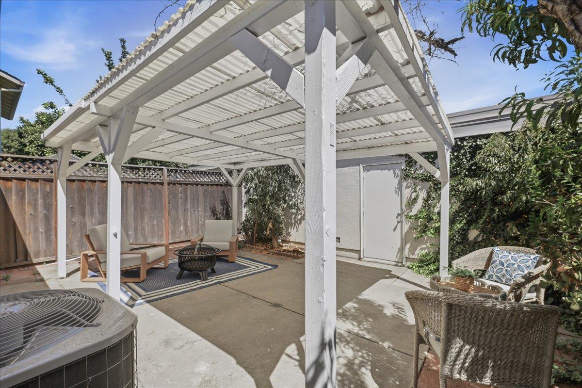 2298 Meadowgate WAY