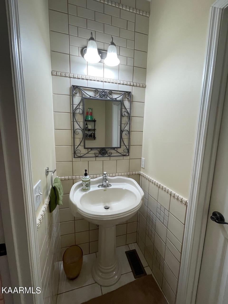 415 Ashbury Circle Circle