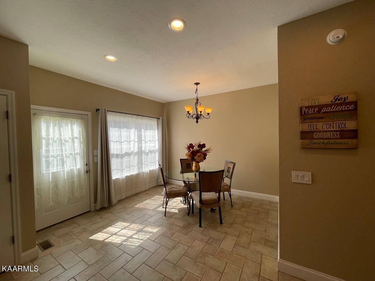 415 Ashbury Circle Circle