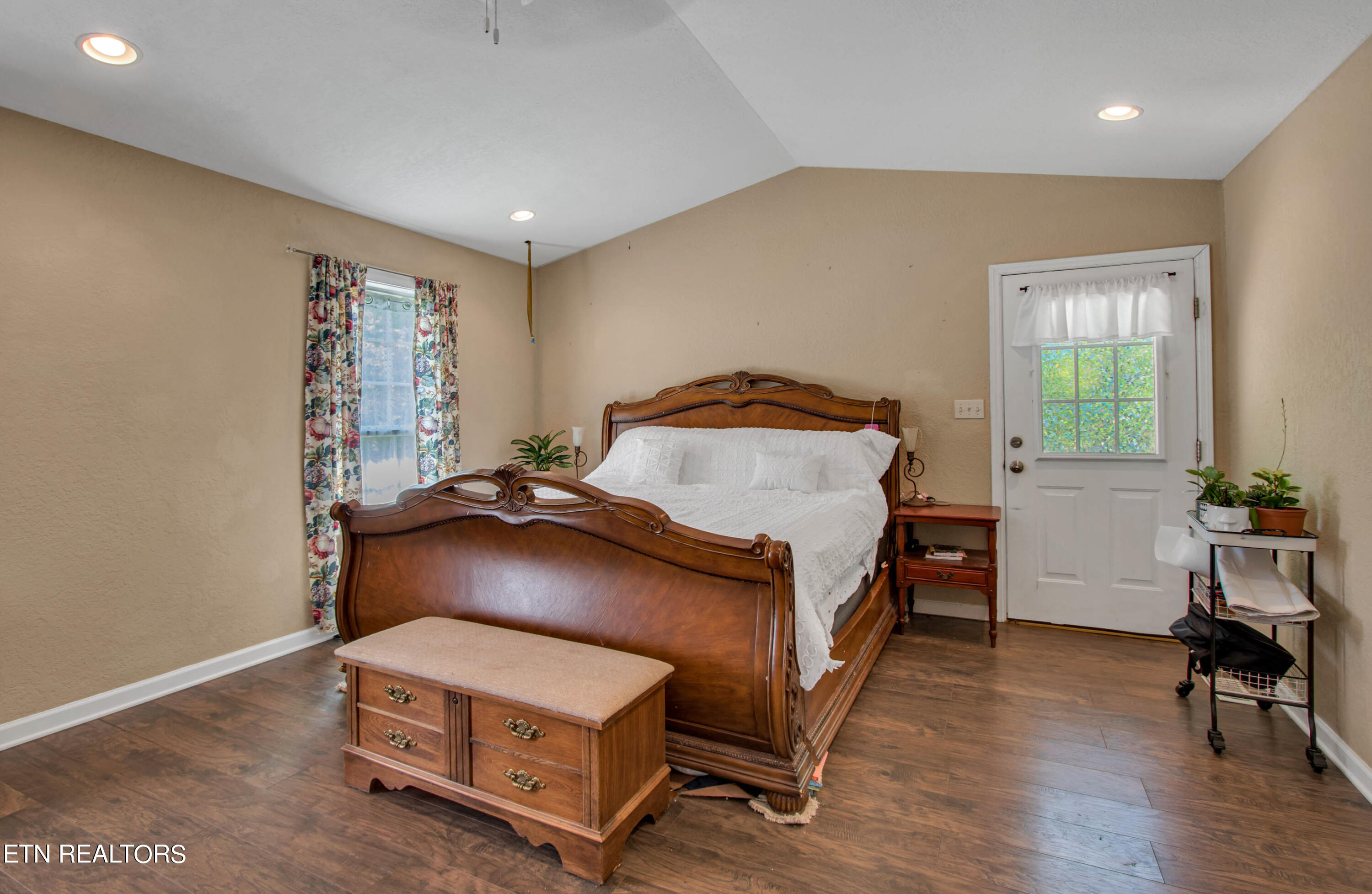 115 Blacksferry Loop