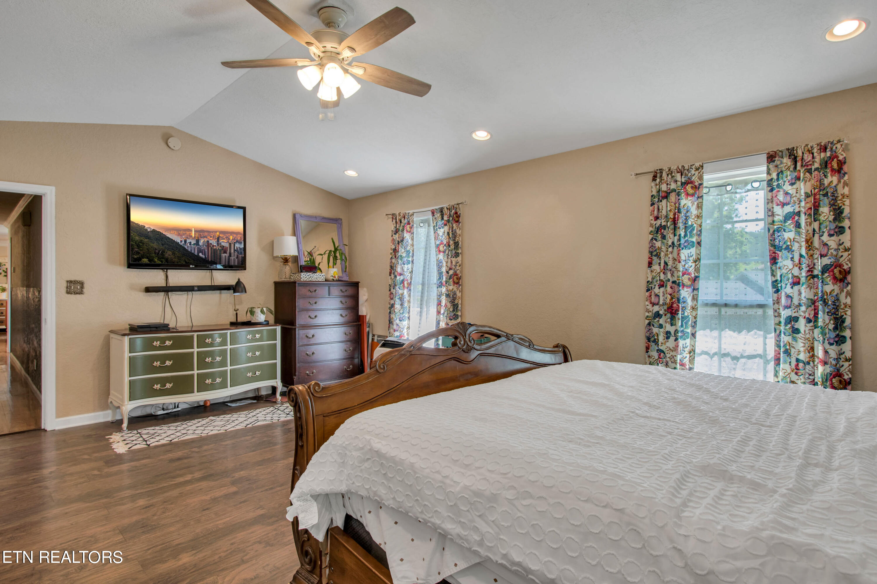 115 Blacksferry Loop