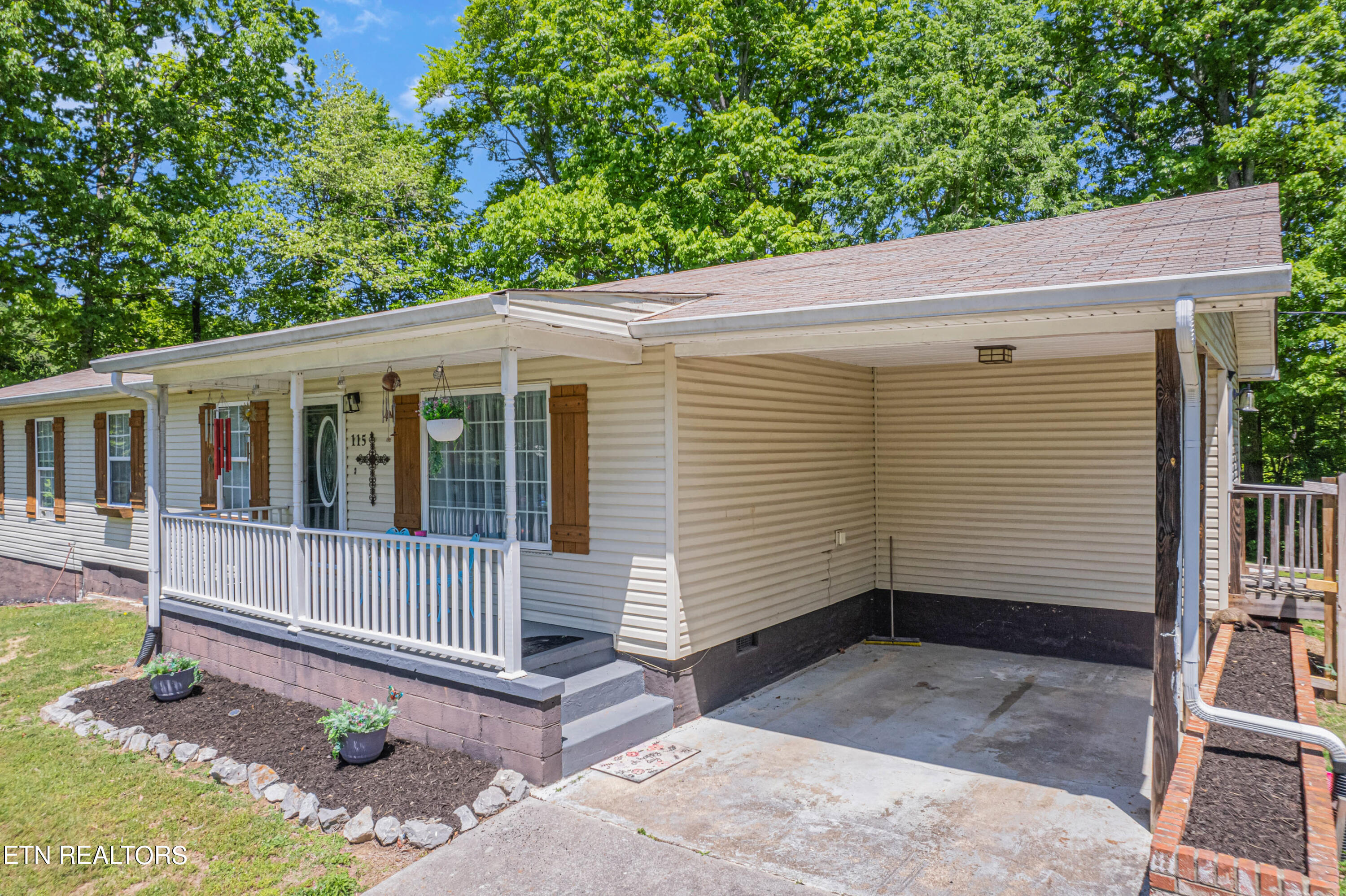 115 Blacksferry Loop