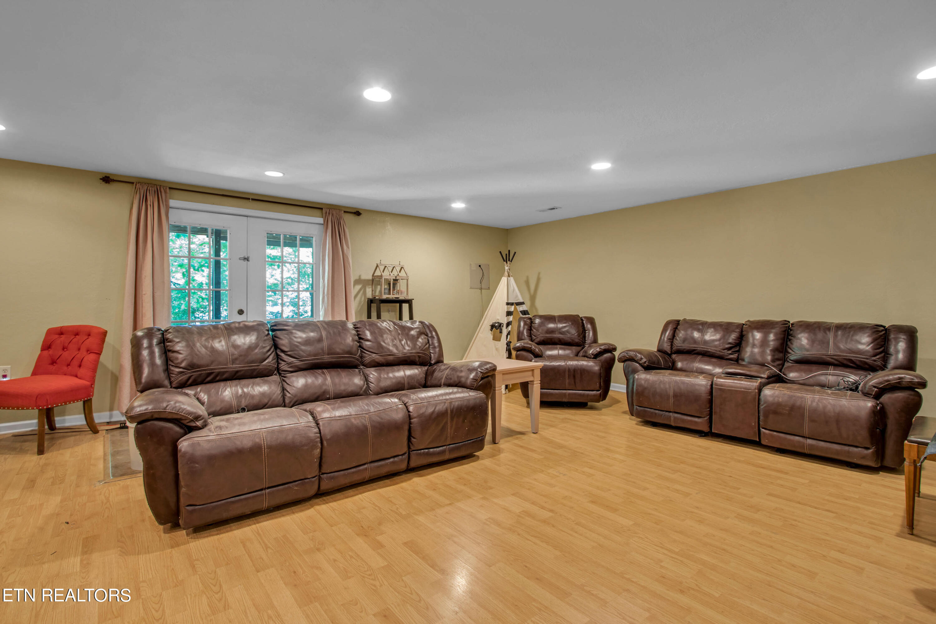 115 Blacksferry Loop