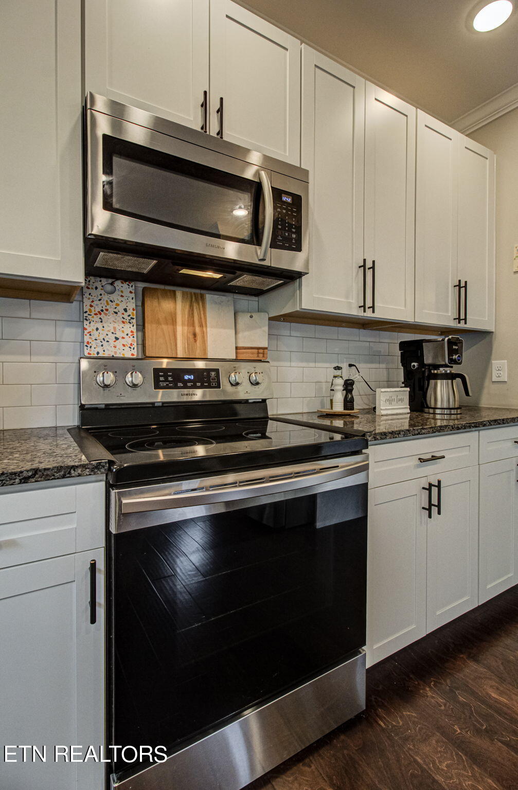 3206 Oakwood Hills Lane