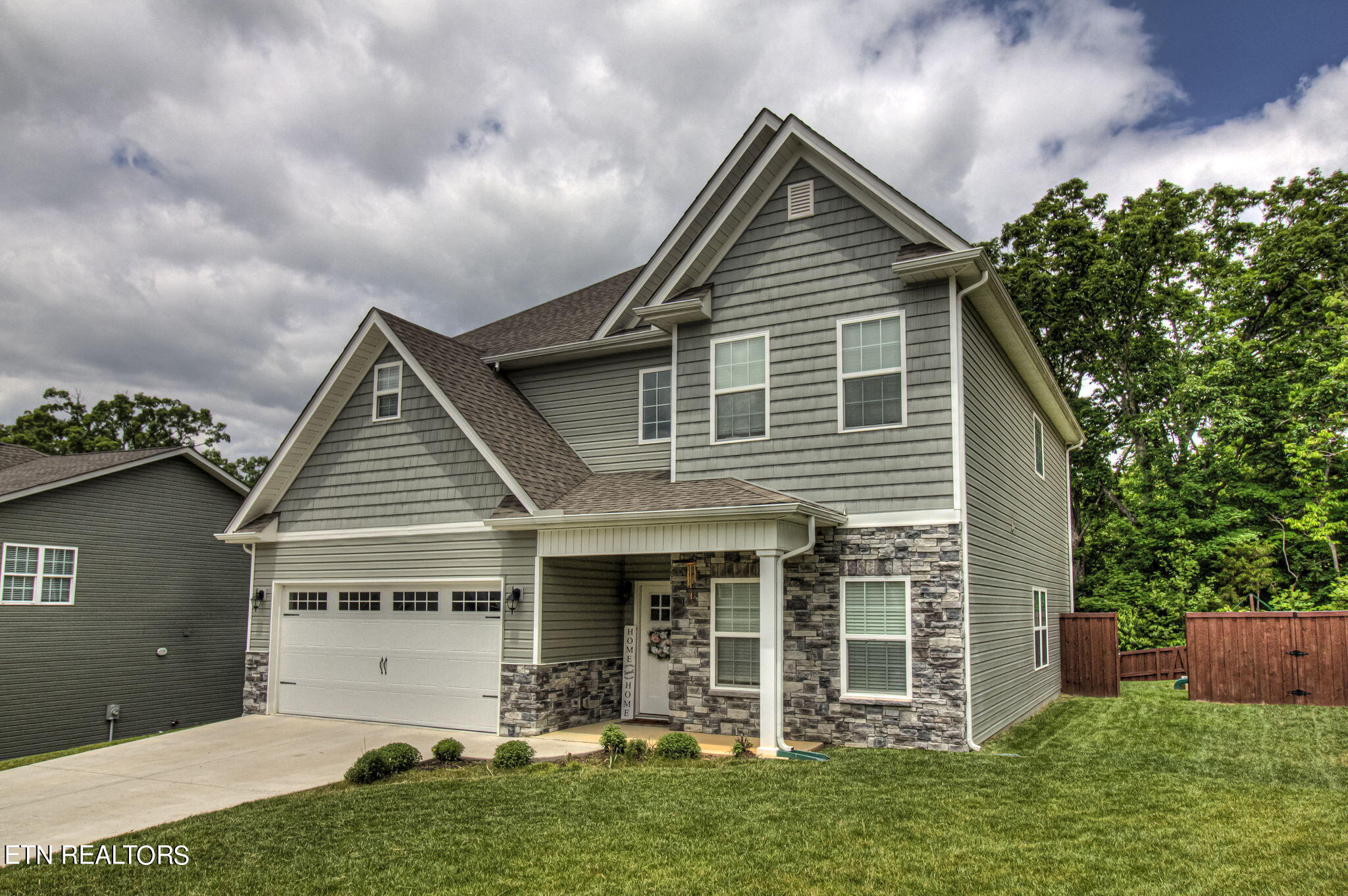 3206 Oakwood Hills Lane