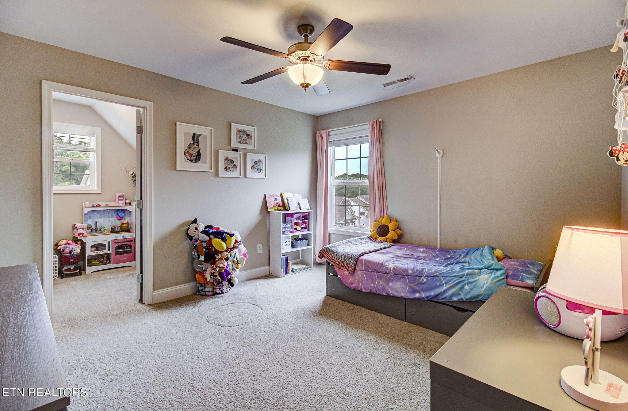 3206 Oakwood Hills Lane