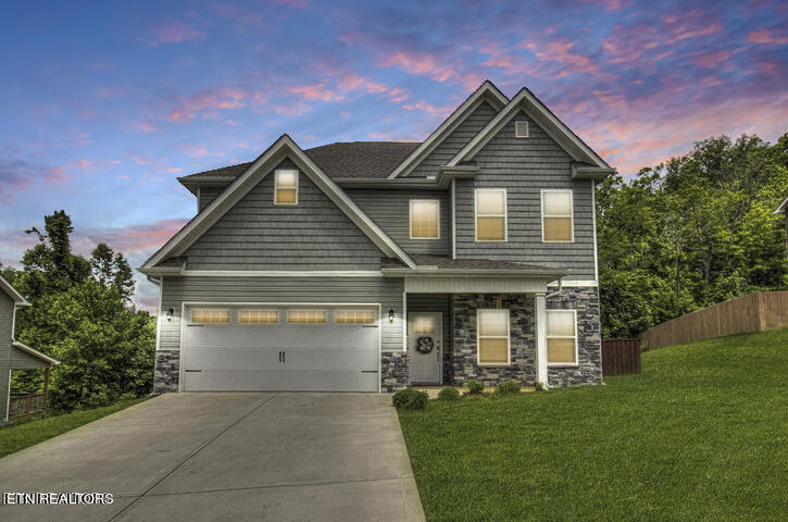 3206 Oakwood Hills Lane