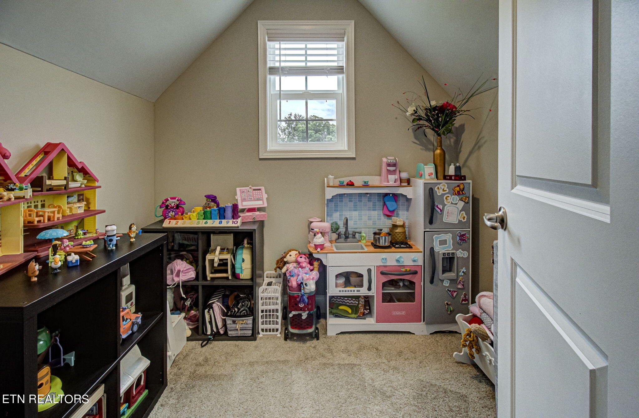 3206 Oakwood Hills Lane