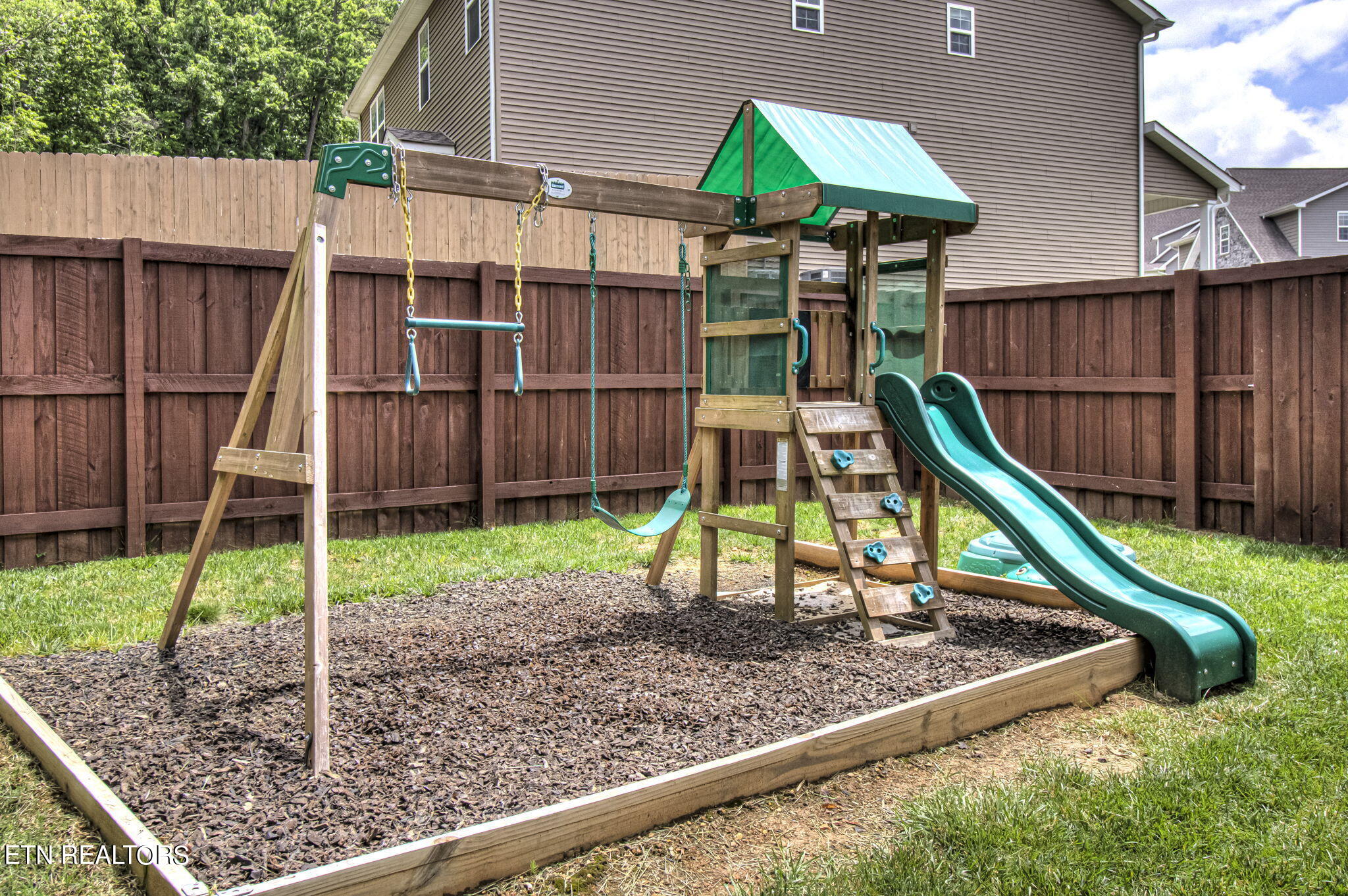 3206 Oakwood Hills Lane