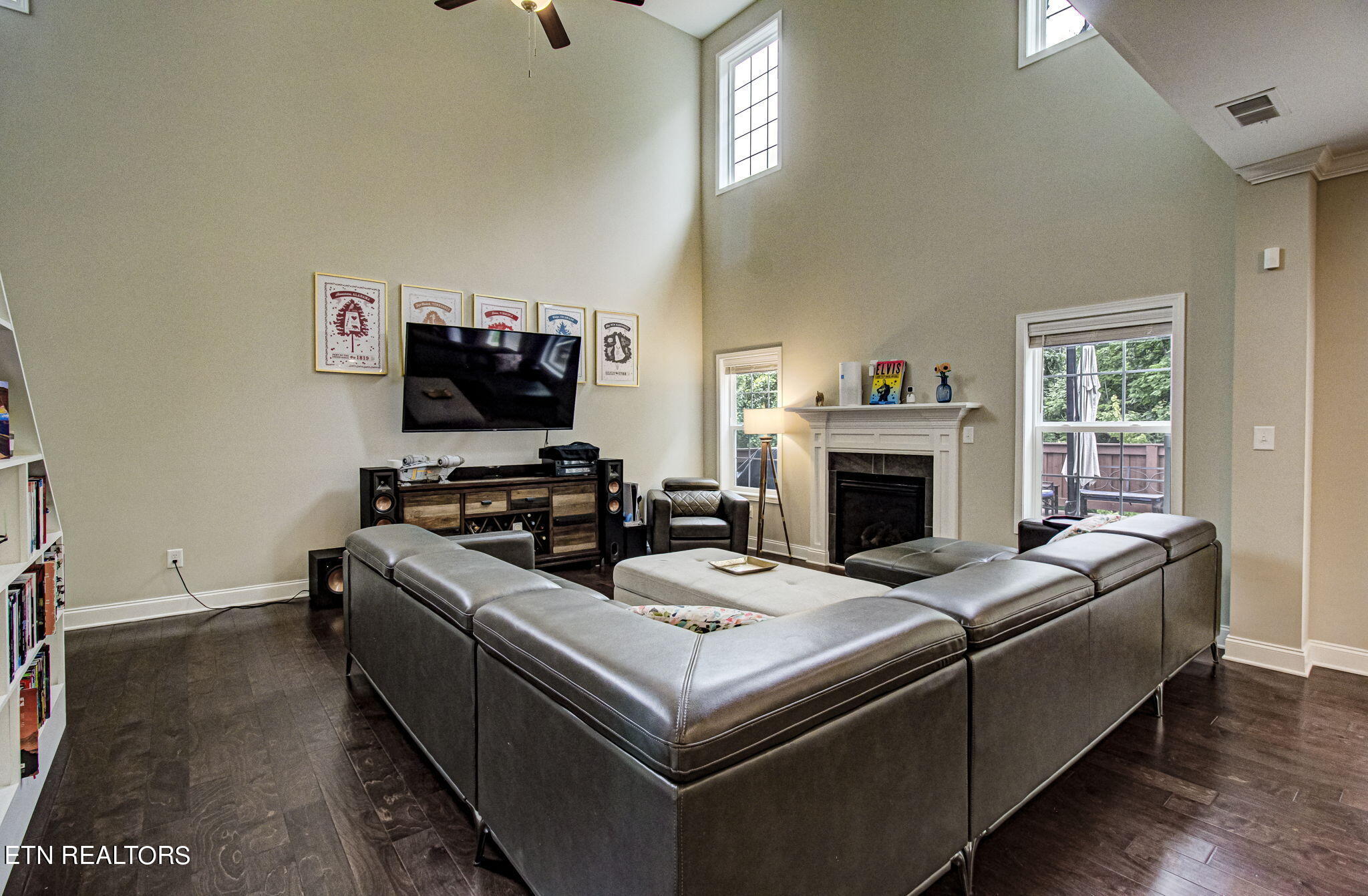 3206 Oakwood Hills Lane