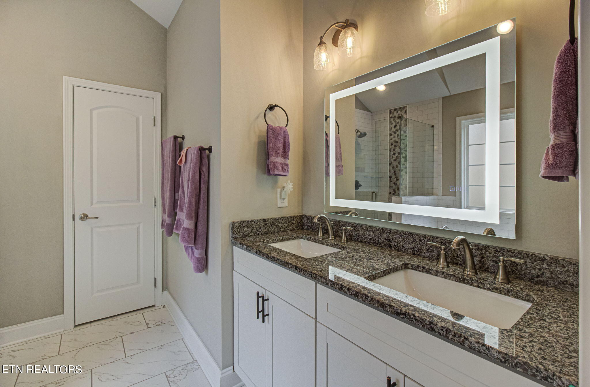 3206 Oakwood Hills Lane