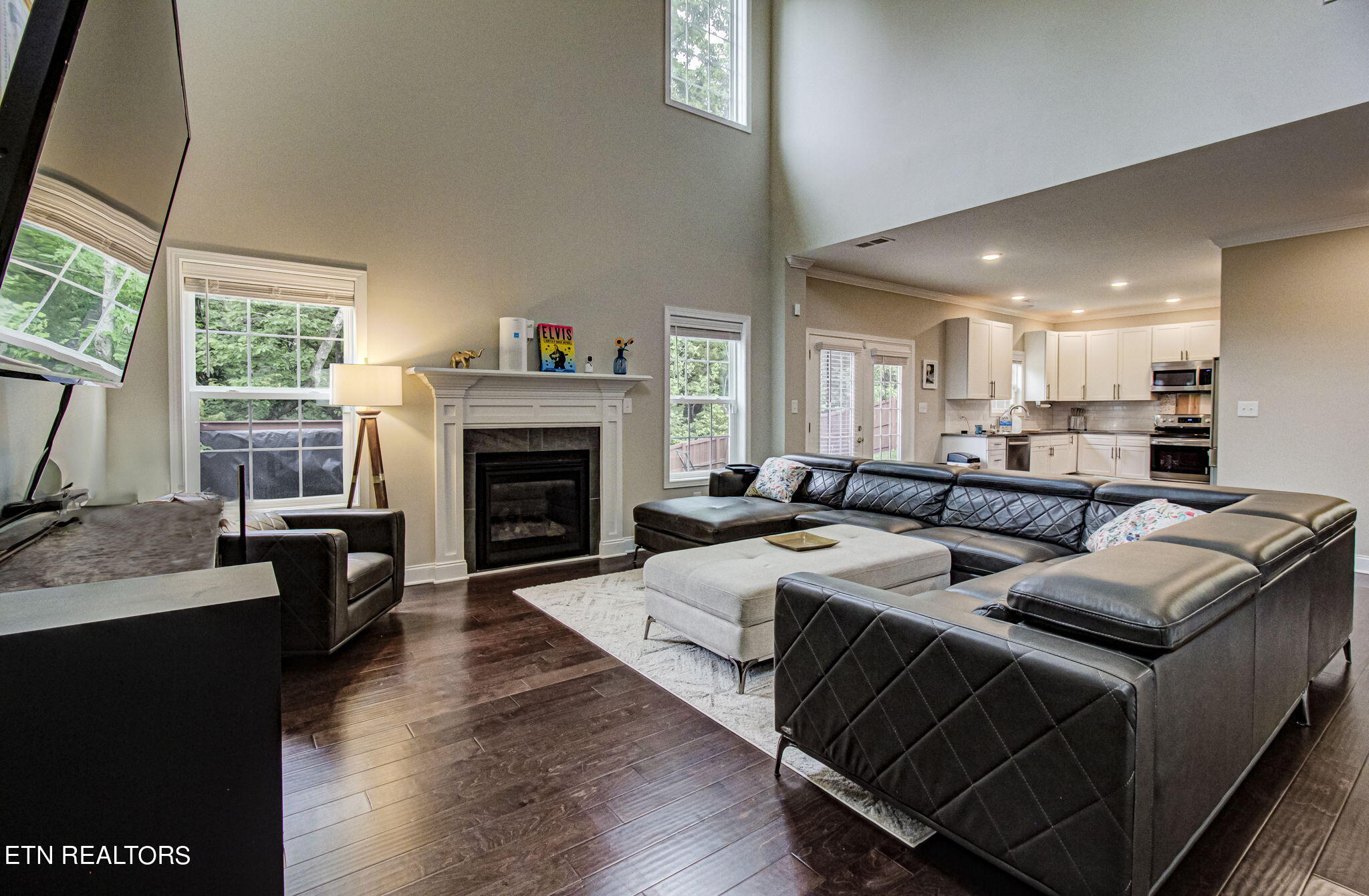 3206 Oakwood Hills Lane