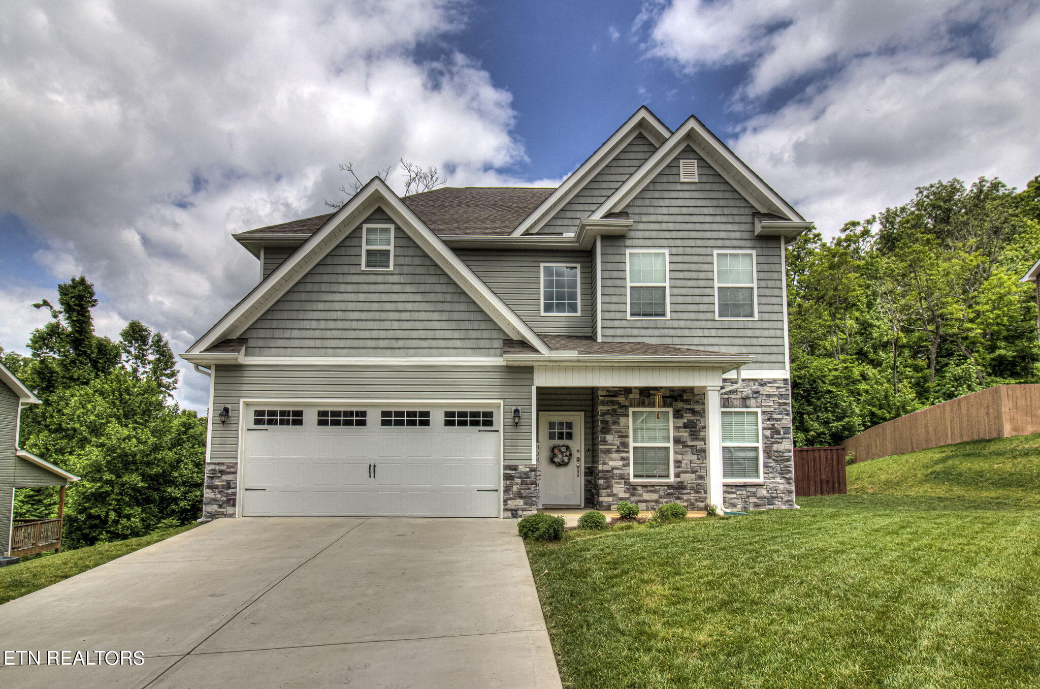 3206 Oakwood Hills Lane