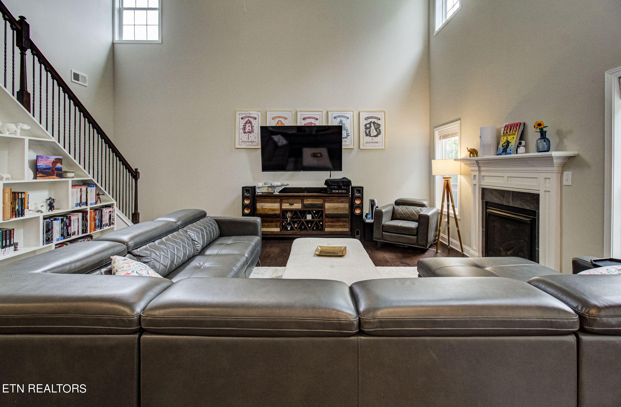 3206 Oakwood Hills Lane